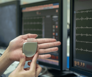 pacemaker placed over a hand, classification pacemakers Colombia