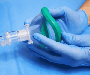 anesthesia mask being held by surgeon's hands, anesthesia oxygen masks classification Colombia