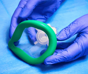 mask of anesthesia being held by doctor’s hands, classification anesthesia oxygen masks Costa Rica