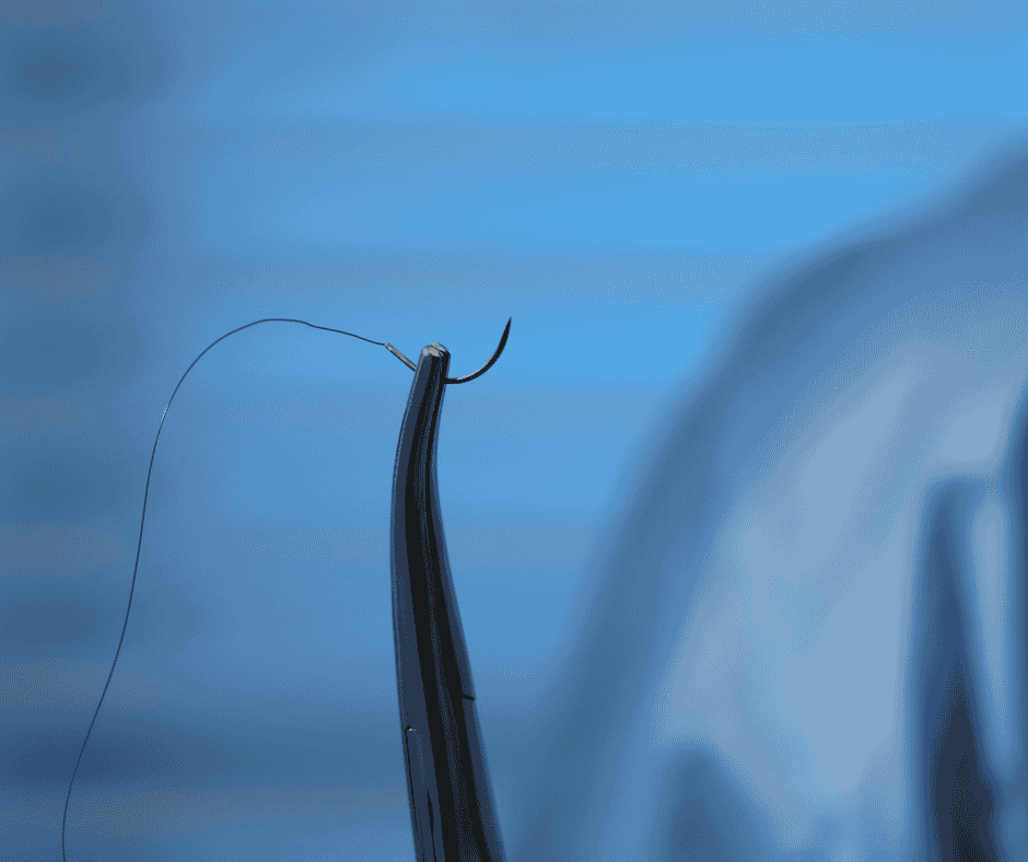 surgeon holding suture thread, classification surgical sutures Costa Rica